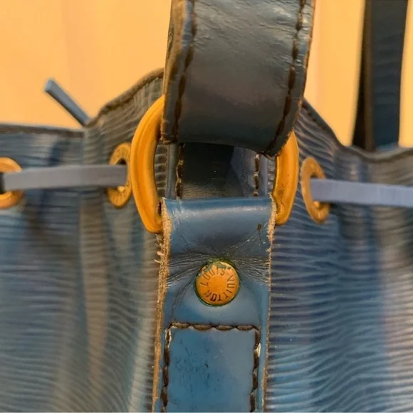 Louis Vuitton Epi GM Noe Toledo Blue Large size authentic